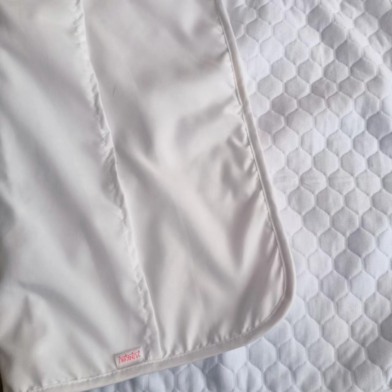 Knitted Waterproof Anti‑Mite Pillowcase – All‑Season Protector